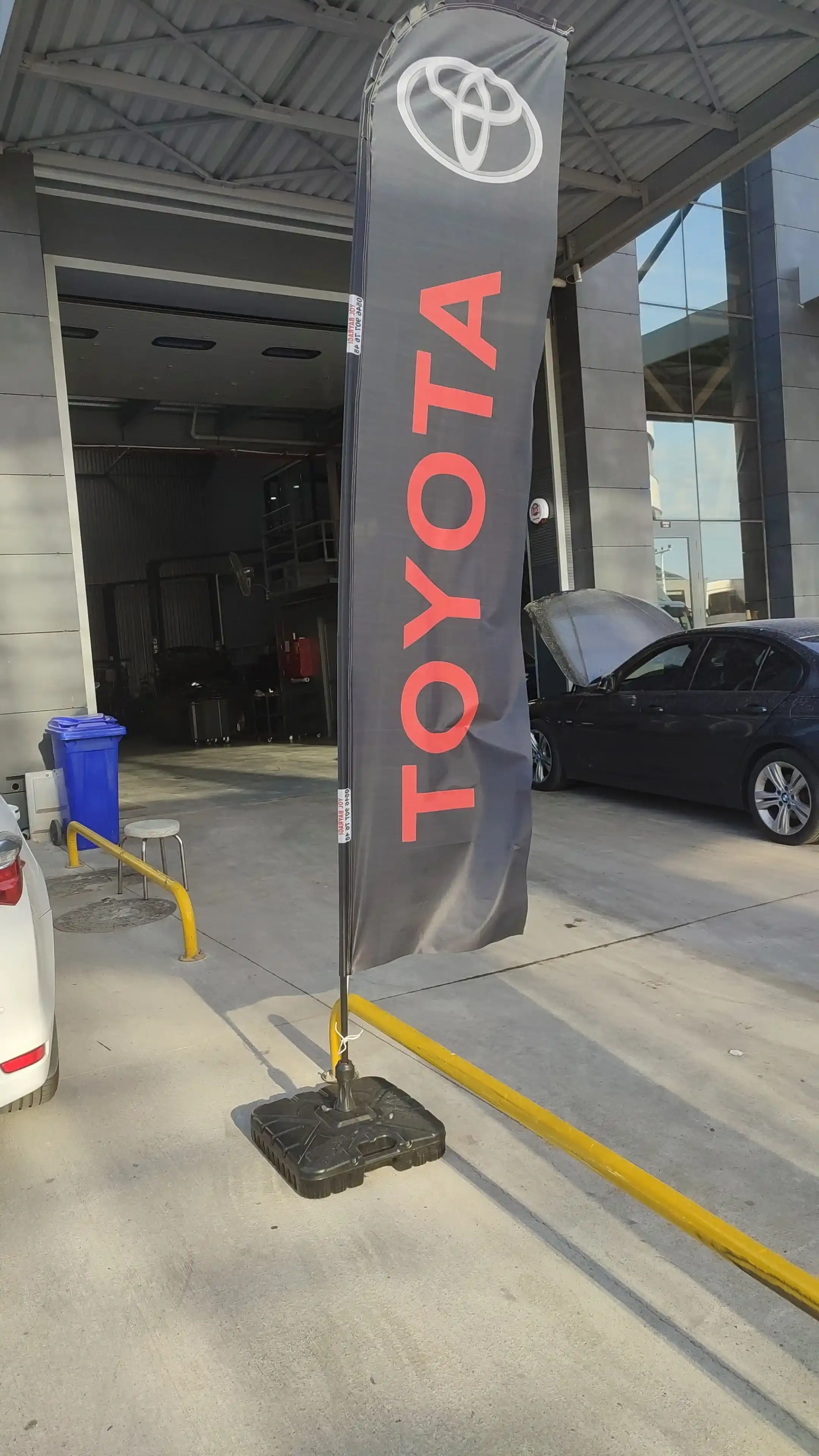 Otomobil Markaları Yelken Bayrağı-15